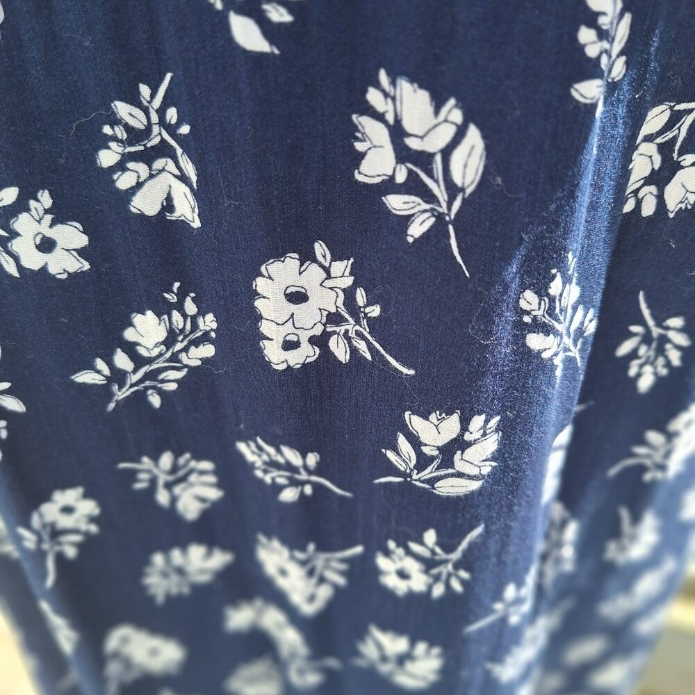 Cute, capped sleeve dress by St. John's Bay Size Small NWT - Picture 5 of 9